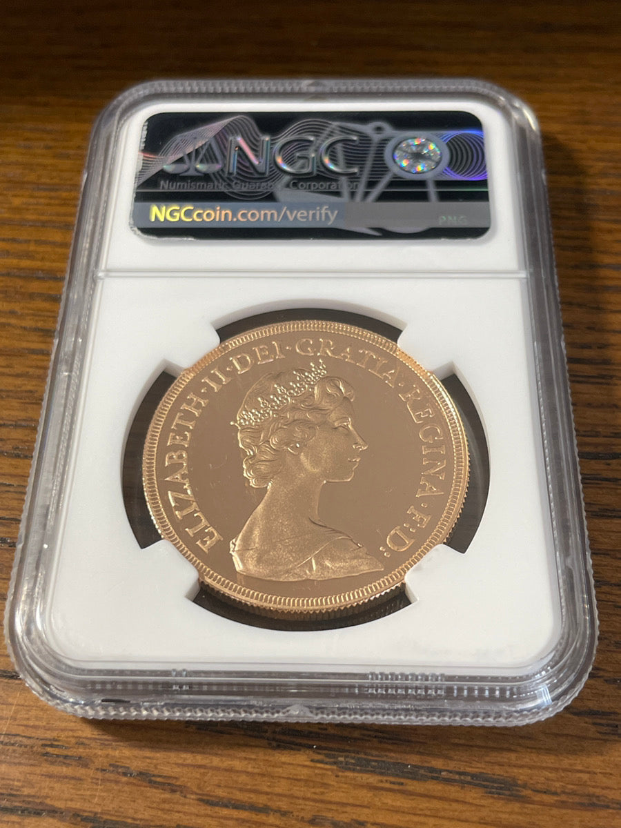 イギリス 歯がゆい 1982年 ハーフソブリン金貨 NGC PF70 UC ヤングエリザベス 最高鑑定